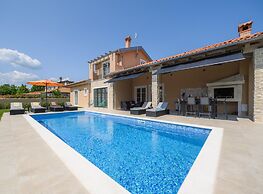 Villa in Serene Location