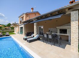 Villa in Serene Location
