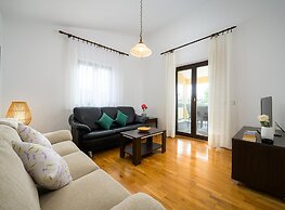 Graceful Apartment With Barbecue Area