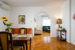 Graceful Apartment With Barbecue Area