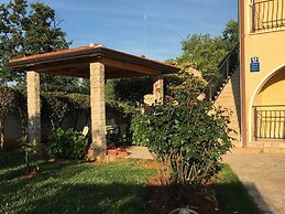 Graceful Apartment With Barbecue Area