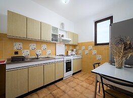 Graceful Apartment With Barbecue Area