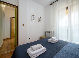 Graceful Apartment With Barbecue Area