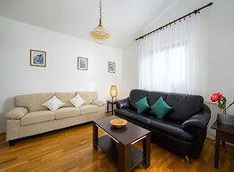 Graceful Apartment With Barbecue Area