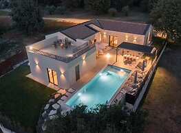 Luxury Villa in Tar With View