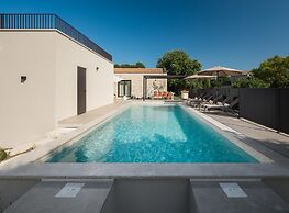 Luxury Villa in Tar With View