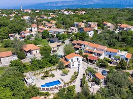Tranquil Getaway Polje Villa With Pool