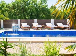 Tranquil Getaway Polje Villa With Pool