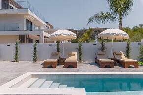 Villa Infinity Ena in Kalamaki