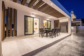 Villa Infinity Ena in Kalamaki