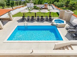 Aesthetic Villa With Private Pool
