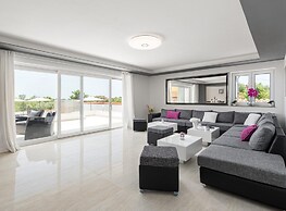 Aesthetic Villa With Private Pool