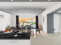 Aesthetic Villa With Private Pool