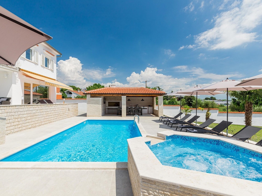 Aesthetic Villa With Private Pool