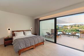 Aethrion Luxury Villas & Suites