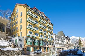 Spacious Apartment With Mountain View