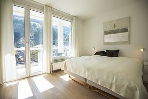 Spacious Apartment With Mountain View