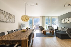 Spacious Apartment With Mountain View