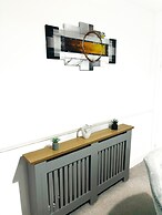 Convenient Home - Sleeps 6 - Parking - Garden