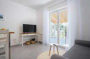 Attractive Apartment With Garden