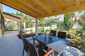 Attractive Apartment With Garden