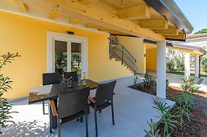 Attractive Apartment With Garden