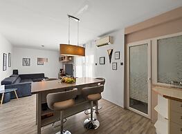 Premium Apartment With Patio