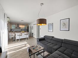 Premium Apartment With Patio