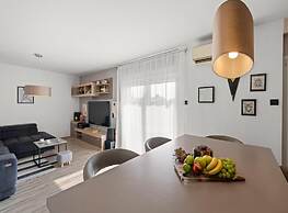 Premium Apartment With Patio