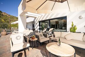 Lavish Villa With Private Pool