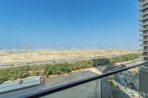 Vogue 7 mins Sky Dubai 3 mins Cirle Mall