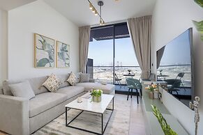 Vogue 7 mins Sky Dubai 3 mins Cirle Mall