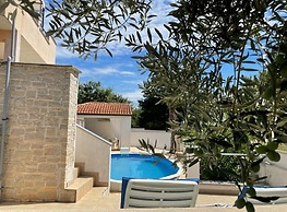 Pleasant Apartment With Pool