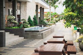 Royal Urban Resort