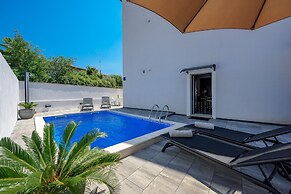 Apartment in Kukci With Heated Pool