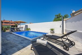 Apartment in Kukci With Heated Pool