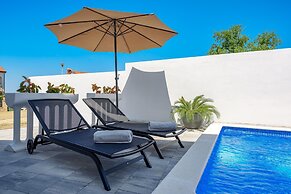 Apartment in Kukci With Heated Pool