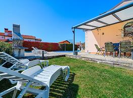 Villa in Visnjan With Private Heated Pool