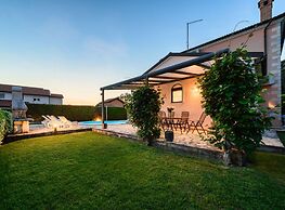 Villa in Visnjan With Private Heated Pool