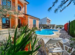 Villa in Visnjan With Private Heated Pool