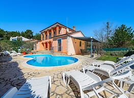 Villa in Visnjan With Private Heated Pool