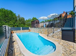 Pretty Villa With View