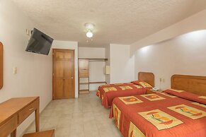 Suites Poliforum Inn