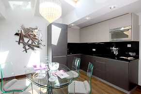 Apartment With Spacious Terrace