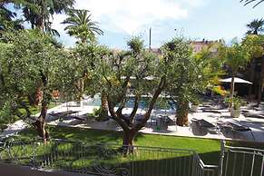 Apartment With Spacious Terrace