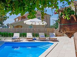 Charming Holiday Home With Garden