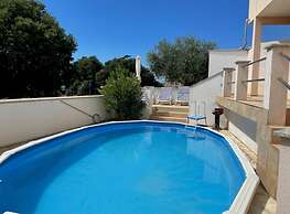 Appealing Apartment With Garden