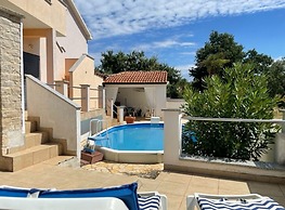 Appealing Apartment With Garden