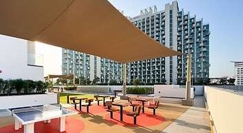 1BR Apt Near Downtown Dubai Pool Skyline Views