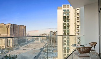 1BR Apt Near Downtown Dubai Pool Skyline Views